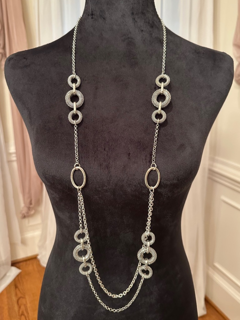 ✨ Vintage Silver Tone Long Statement Necklace